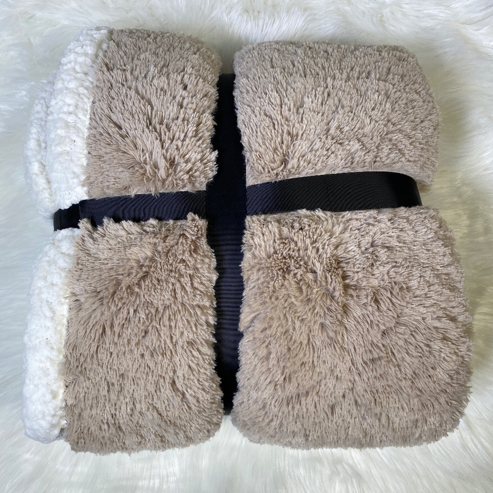✨SOLD-OUT✨Like a Labrador Micromink Sherpa Throw - Picture 2 of 3
